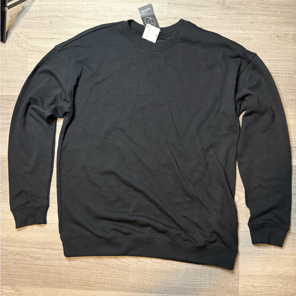 Black crewneck sweatshirt boxy fit